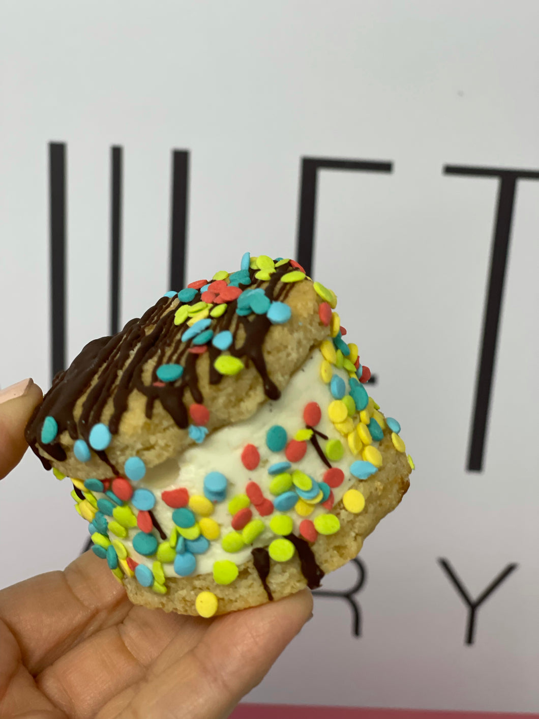 happy vanilla COOKIE SANDWICH