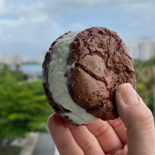 Load image into Gallery viewer, Stracciatella BROWNIE COOKIE SANDWICH
